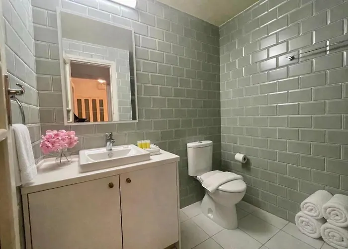 Cozy Corner 2 Bdr Center Platform 357 Ltd * 尼科西亚